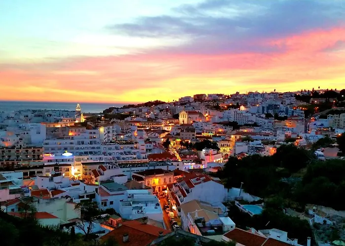 Corte Real O - Sea & Old Town View